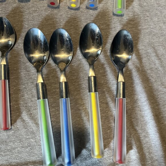 Oneida 20 Piece Flatware Set FROST SORBET Red Blue Green Yellow - Picture 3 of 6